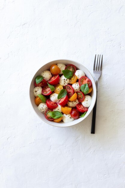 Kreatywne danie w pastelowej misce